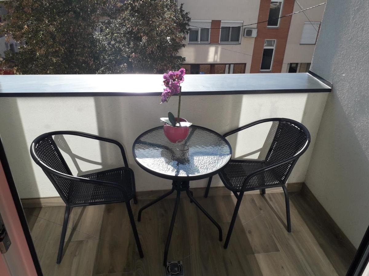 Hajnal Apartman Apartamento Szeged Exterior foto