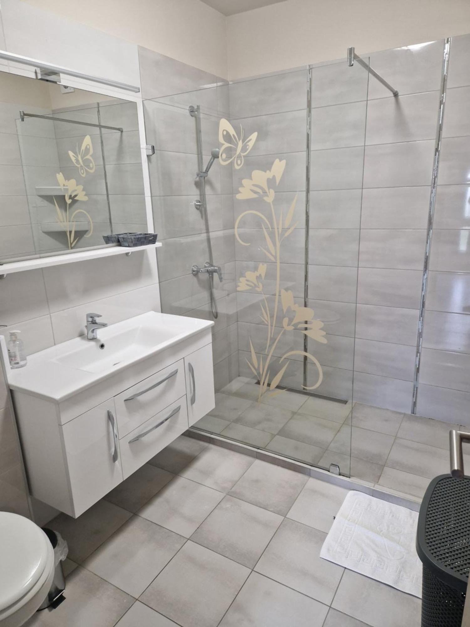 Hajnal Apartman Apartamento Szeged Quarto foto